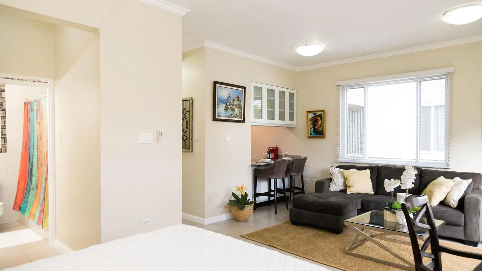 Chic Haven Studio In Kingston